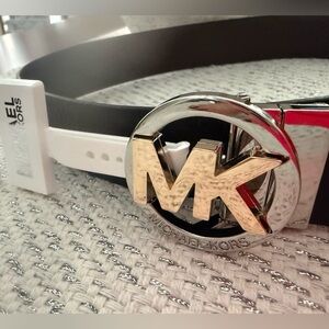 NWT! Reversible Michael Kors belt. MK logo 2-gold tone buckle . Size M